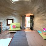 Vue depuis le fond de la kerterre. on s'aperçoit que même une fois le futon déplié, il reste un peu de place pour circuler